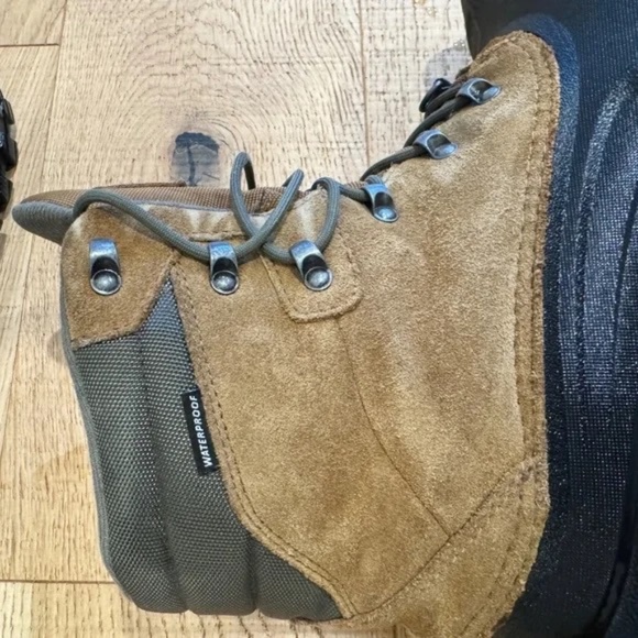 LIKE NEW North Face Shoe Collection - Picture 10 of 14